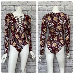 NWOT Long Sleeve Floral Print Crisscross Bodysuit Small